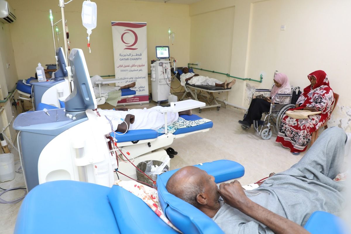 قطر الخيرية تقدم أجهزة حديثة لمرضى الكلى في السودان