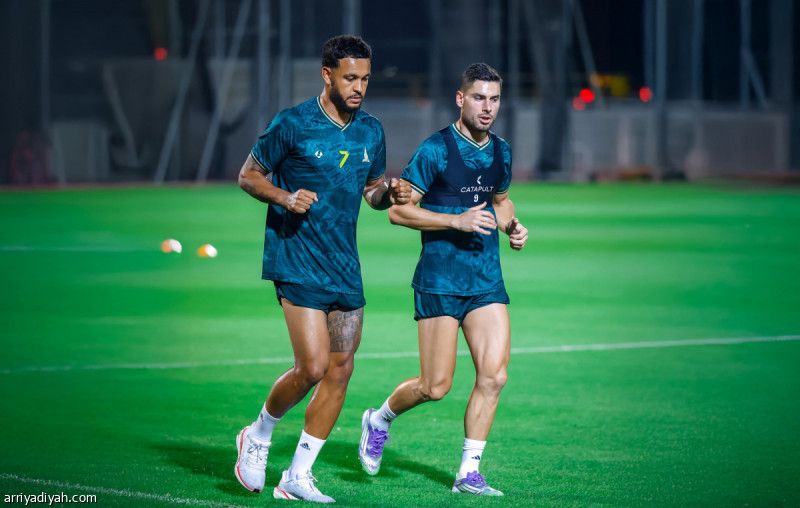 الخليج يسجّل الصفقات ويبحث عن محليين