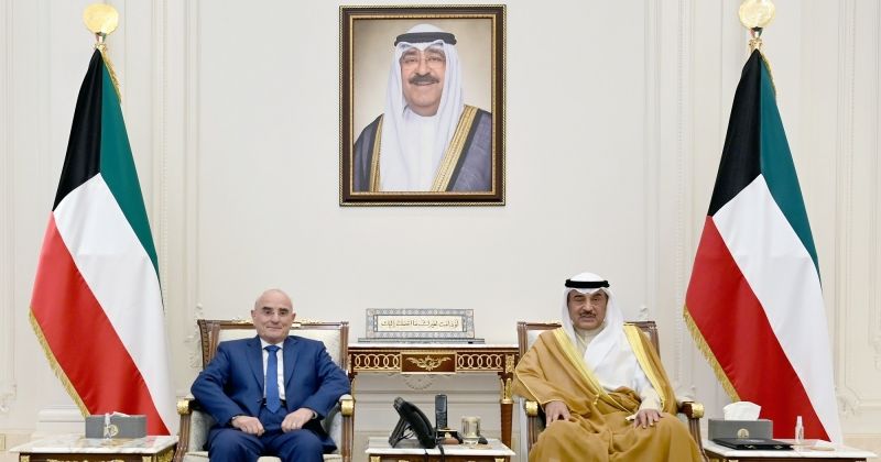 سمو ولي العهد يستقبل وزير الدفاع اللبناني