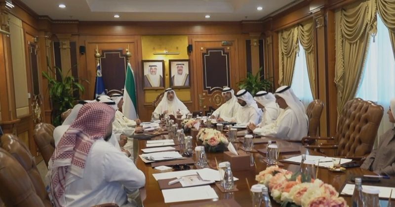 وزير الداخلية يترأس الاجتماع الأول للفريق المعني بتنظيم إنشاء الحسينيات والمساجد