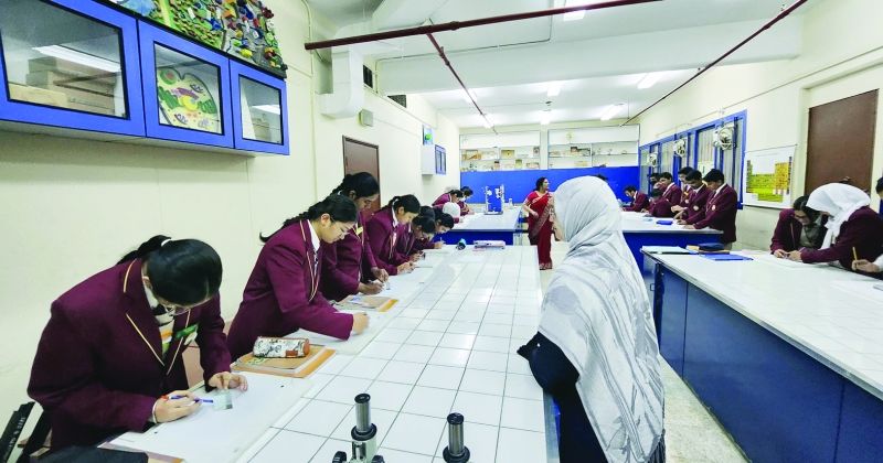 مدارس الجاليات تدشن عامها الجديد بالتحاق طلاب الثانوية بأقرانهم