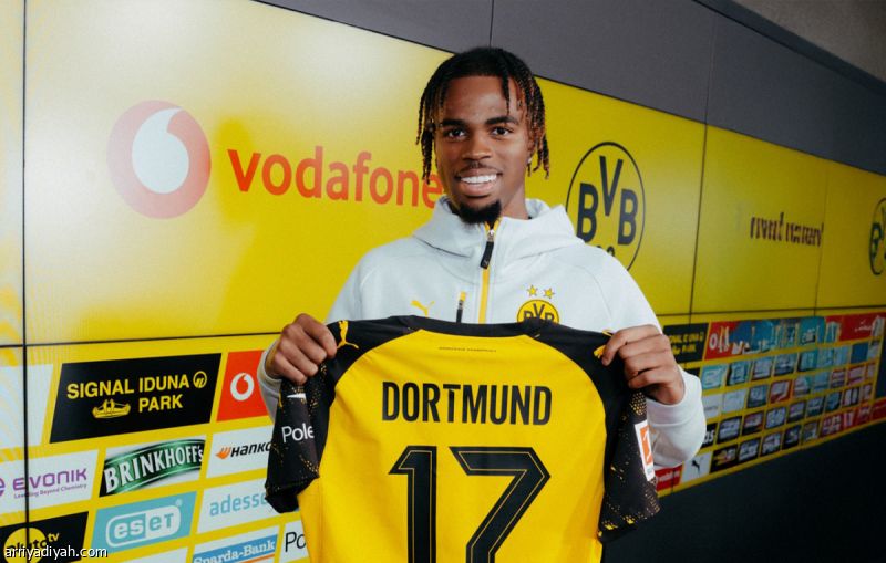 بعد انتهاء الإعارة.. دورتموند يتعاقد مع تشوكويميكا