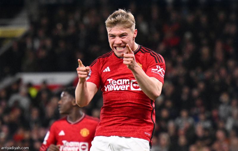 52 مليونا تُقرّب هويلوند من نابولي