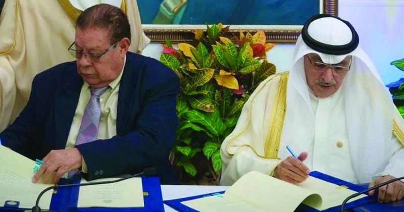 وليد البحر ووزير مالية نيكاراغوا خلال توقيع الاتفاقية