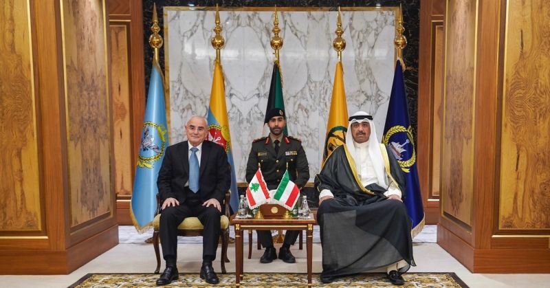 وزير الدفاع يؤكد على عمق العلاقات مع لبنان: تطور وتنسيق في مختلف المجالات