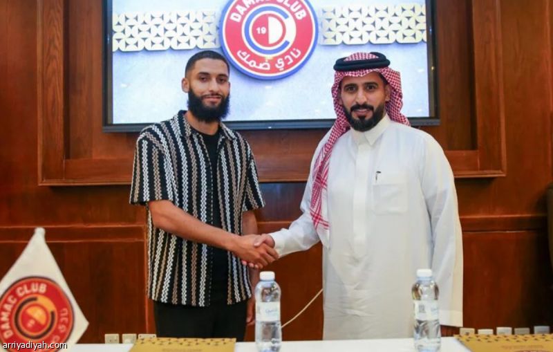 ضمك يوقع مع عليوي