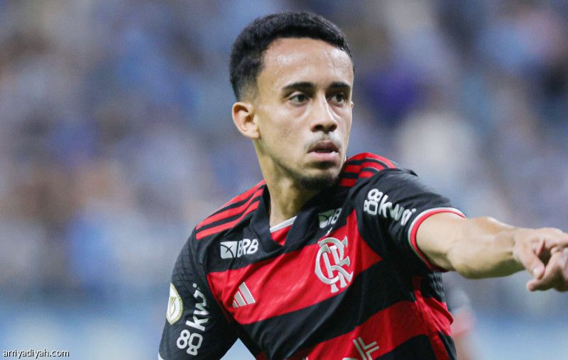 معشوق الجماهير يقترب من الأهلي