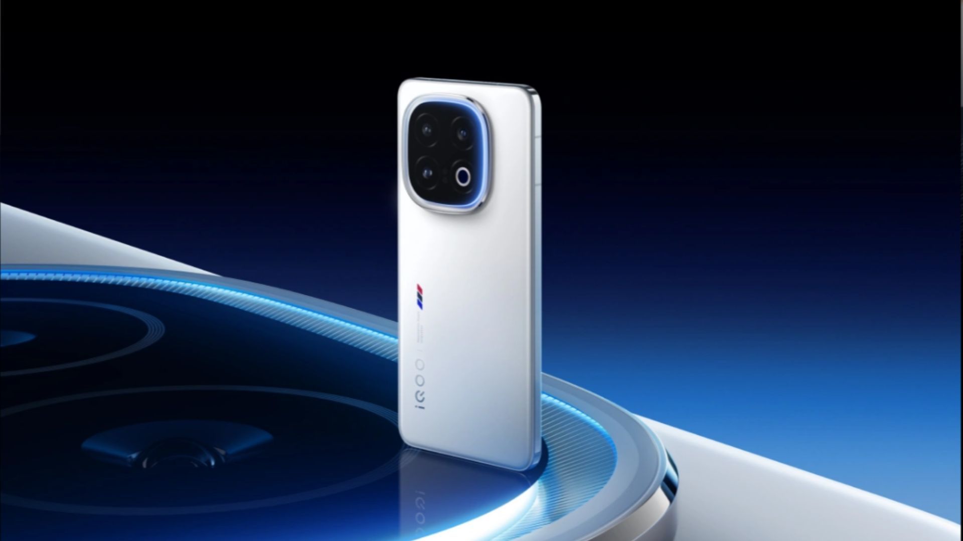 تسريبات جديدة تكشف عن هاتف iQOO 15 Mini.. بطارية 7 آلاف مللي أمبير