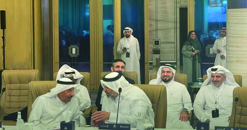 السفير المغامس خلال مشاركته في الاجتماع