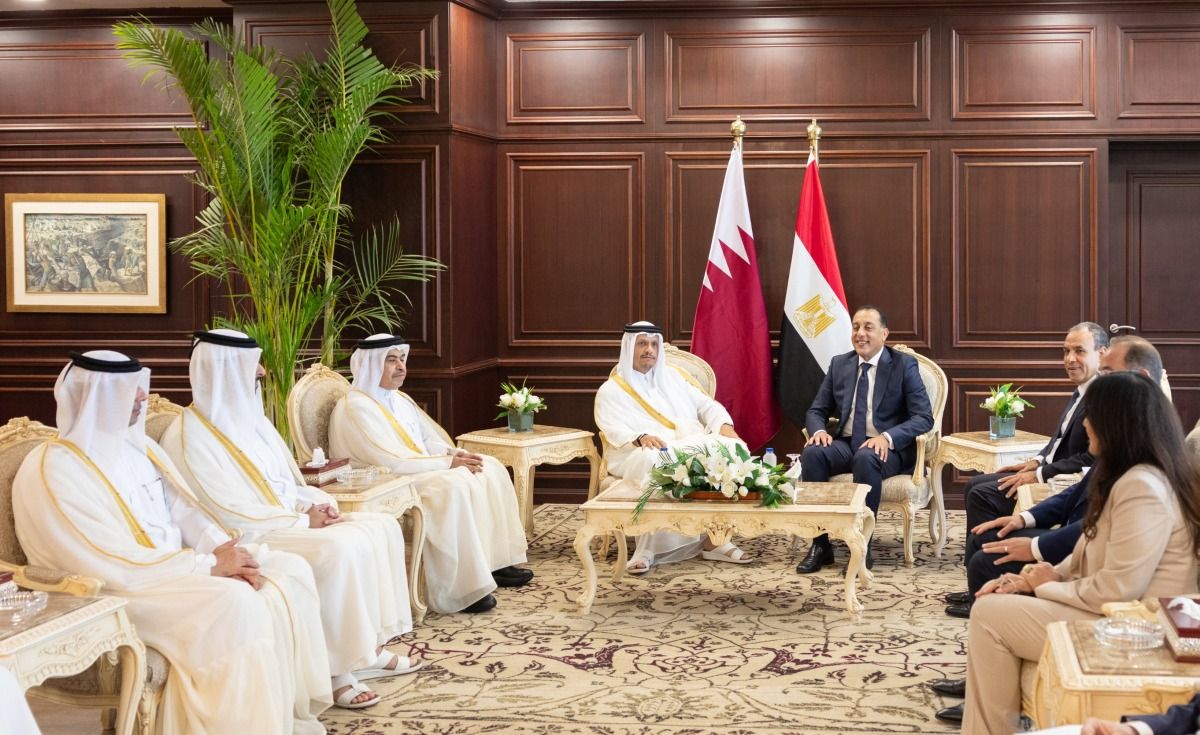 رئيس مجلس الوزراء وزير الخارجية يجتمع مع رئيس الوزراء المصري