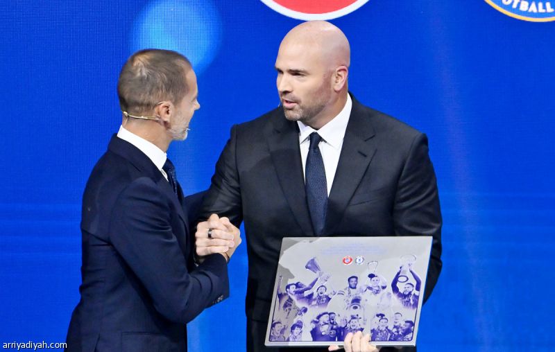 فاز بكل البطولات القارية.. «يويفا» يكرم تشيلسي بجائزة خاصة