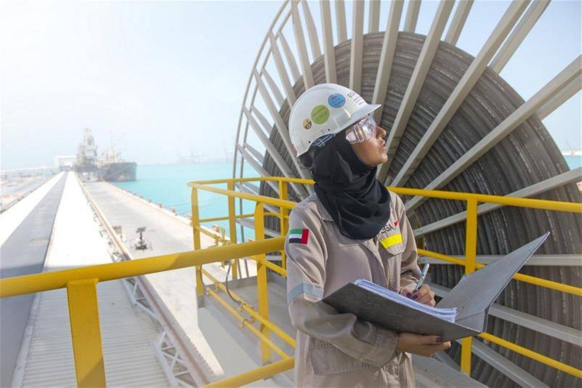 تمكين المرأة في الإمارات.. نموذج تنموي وازن بين الطموح المهني والاستقرار الأسري