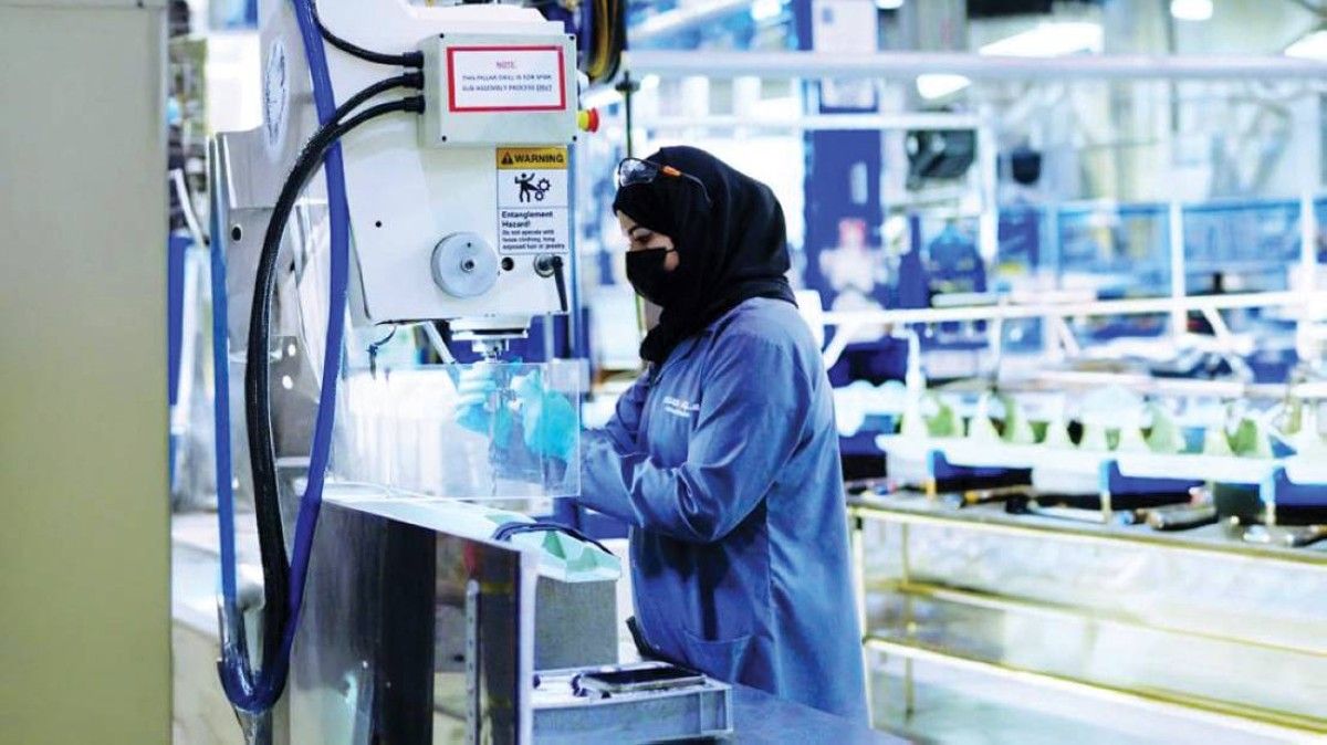 المرأة الإماراتية..شريك أساسي في مسيرة البناء والتنمية