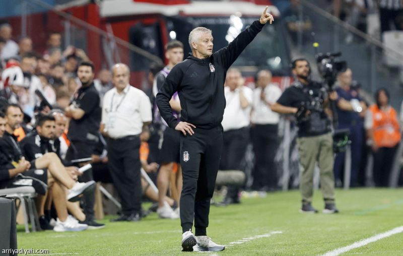 أول ضحايا دوري المؤتمر.. بشيكتاش يستغني عن سولشاير