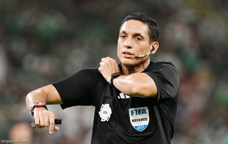 ريشة: الأهلي ونيوم.. بلا أخطاء تحكيمية