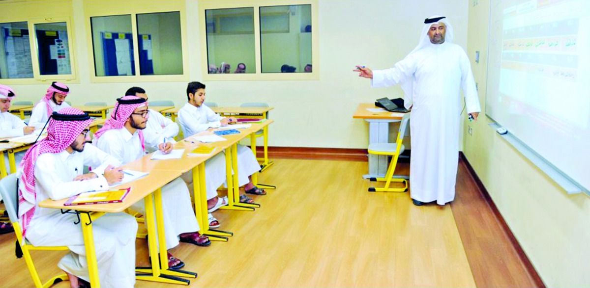 إدخال تقنيات حديثة تعزز العملية التعليمية.. د. إبراهيم النعيمي: نعمل لوضع مناهج جديدة توائم الهوية والقيم الوطنية