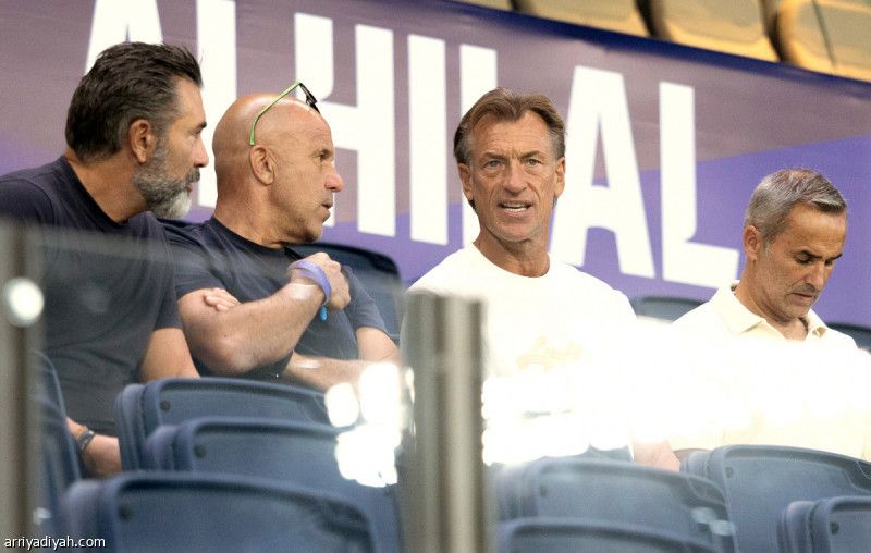 5:45 مساء الأحد.. الأخضر يصل براغ