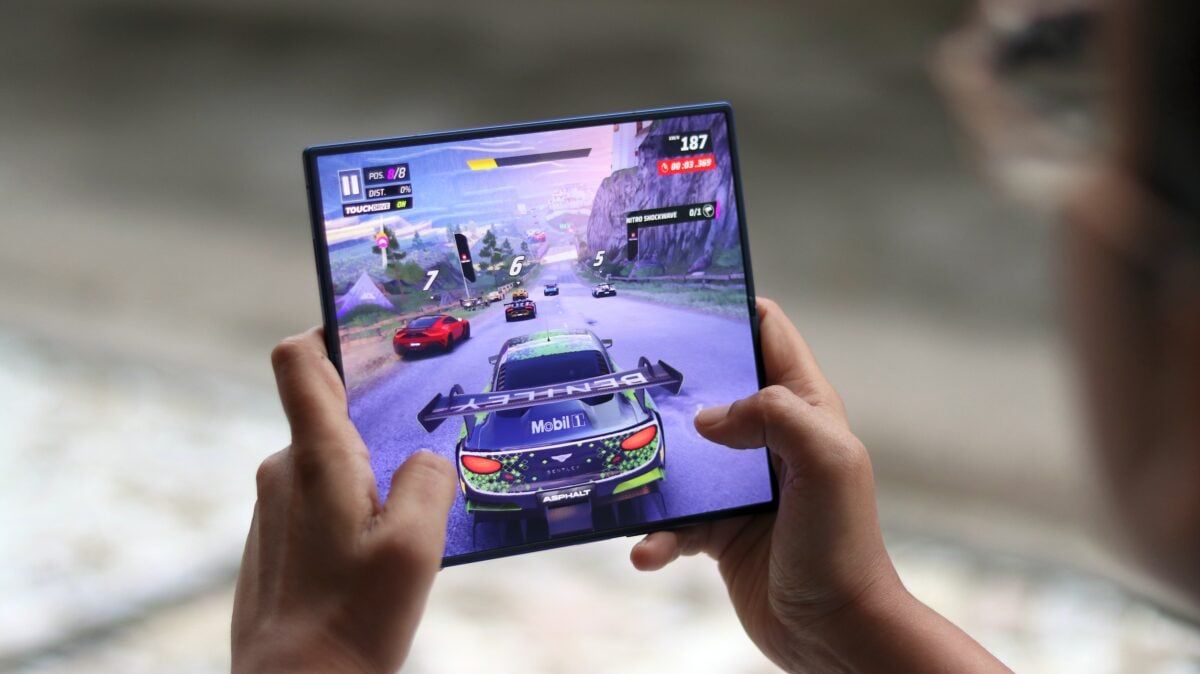 سامسونج تستعد لإطلاق هاتف Galaxy Z Tri-Fold