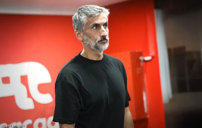 الأهلي يُبعِد 3 مدربين على التوالي