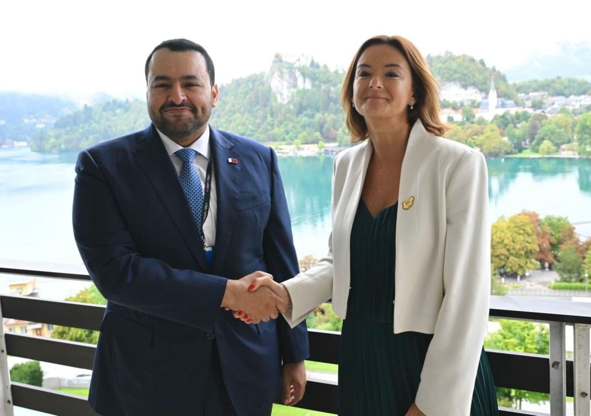 وزير الدولة بوزارة الخارجية يجتمع مع نائبة رئيس الوزراء ووزيرة الخارجية في سلوفينيا