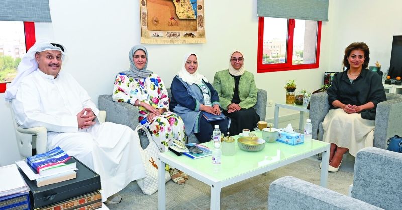 رئيس التحرير مستقبلاً وفد الجمعية