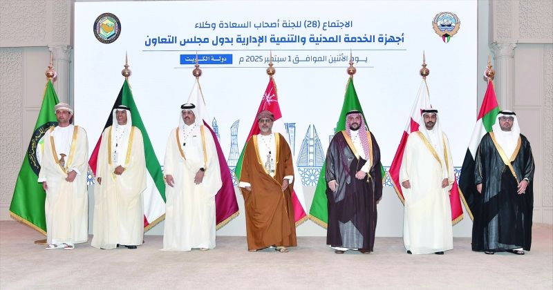 ممثلو أجهزة الخدمة المدنية والتنمية الإدارية المشاركون في الاجتماع (تصوير نايف العقلة)