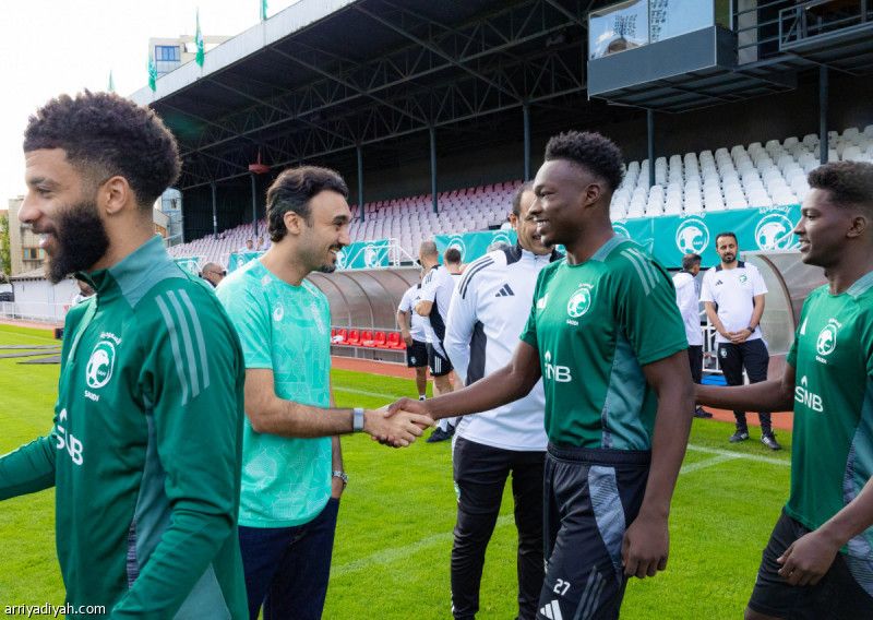 الفيصل يزور معسكر «الأخضر» في براغ