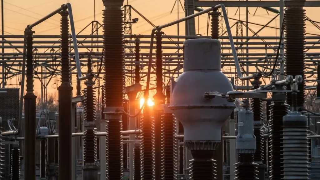 تحالف إماراتي-ياباني يموّل محطات كهرباء بالسعودية بـ4 مليارات دولار