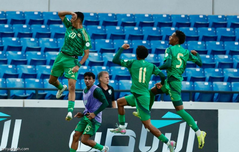 بثنائية قطر.. الأخضر يبلغ نصف النهائي