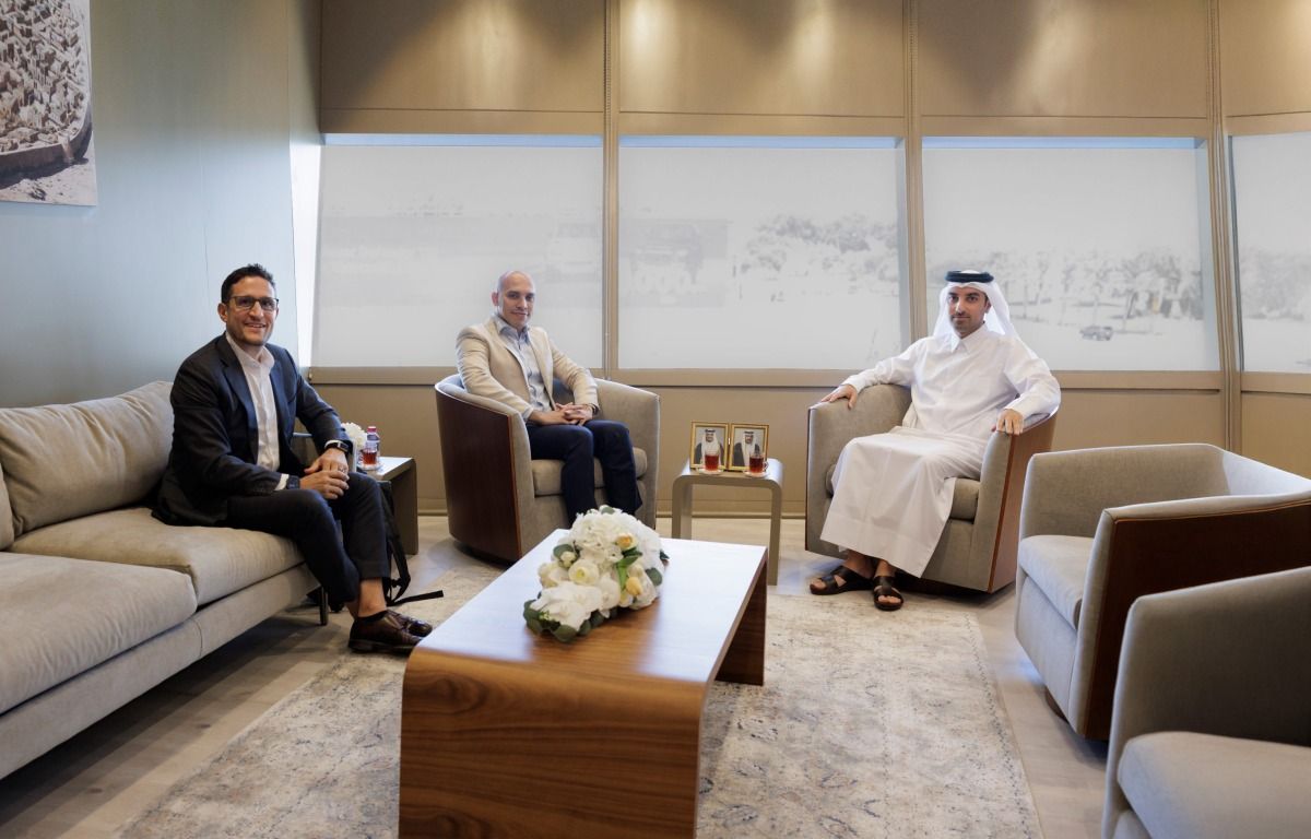 مدير مكتب الاتصال الحكومي يجتمع مع وفد من شركة "ميتا"