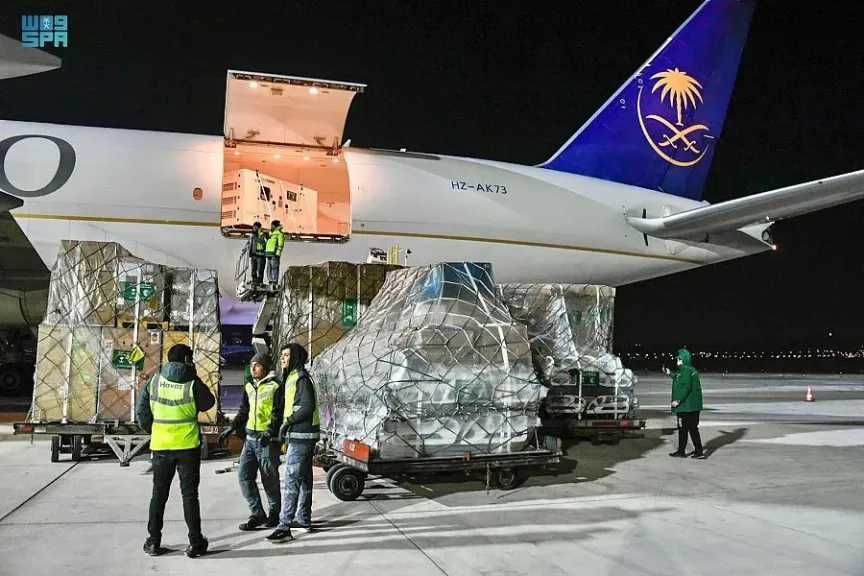 السعودية ترسل طائرة إغاثية جديدة إلى غزة عبر مطار العريش
