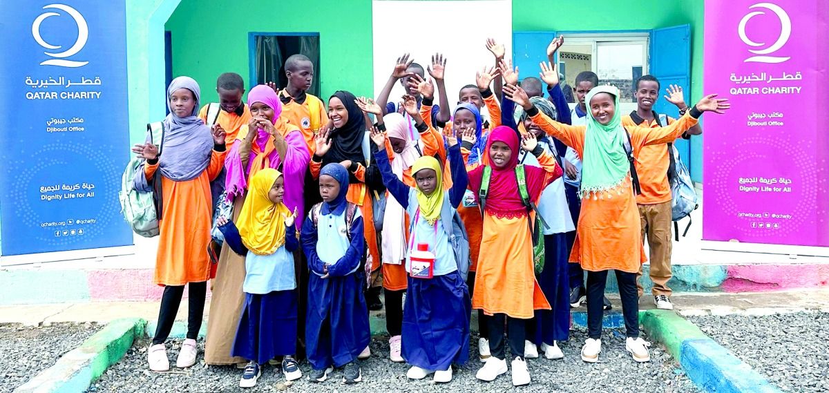 وزعتها قطر الخيرية في إطار مبادرة «التعليم 2025».. مساعدات أهل قطر تدخل الفرح على طلاب جيبوتي