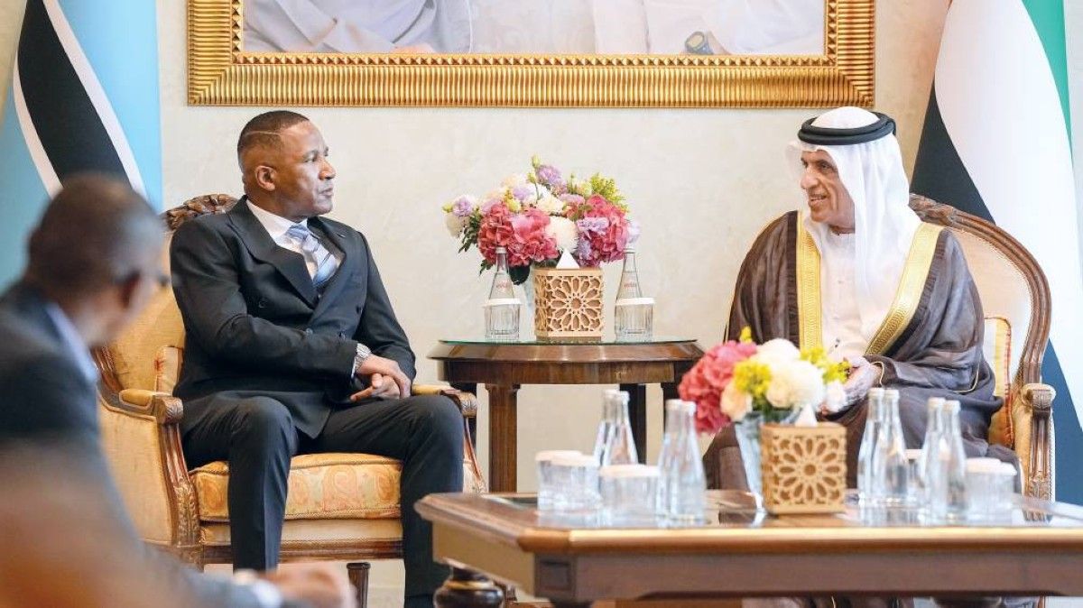 سعود بن صقر ورئيس بوتسوانا يبحثان التعاون