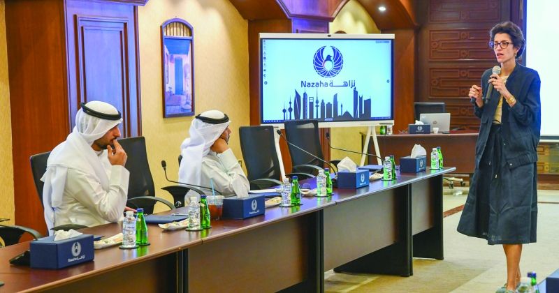 الشرهان تحاضر في الدورة التدريبية