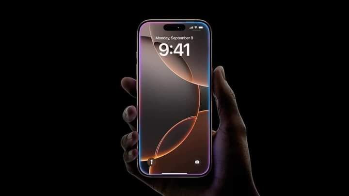 تسريبات تكشف عن “Crossbody Strap”.. ملحق غامض جديد لـ iPhone 17 يثير الجدل