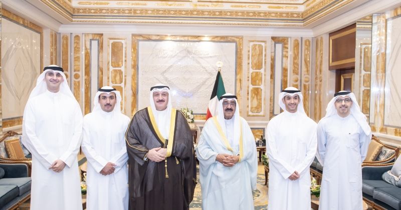 سمو الأمير يستقبل وزير الصحة والفريق الطبي المتخصص في إجراء عمليات جراحية روبوتية عن بعد