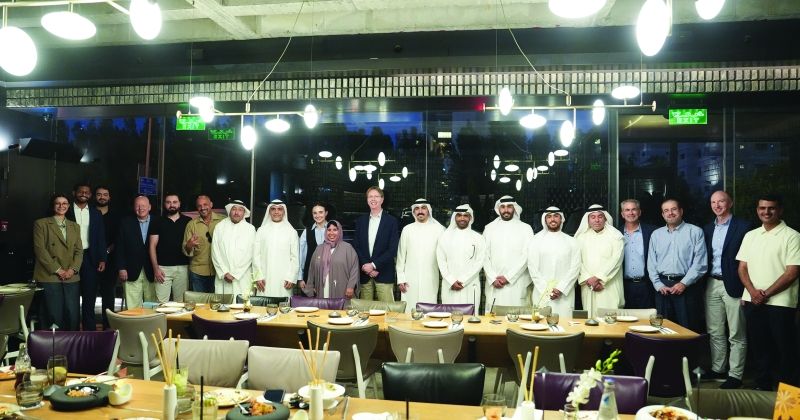 لقطة جماعية للحضور في الجامعة الأميركية الدولية