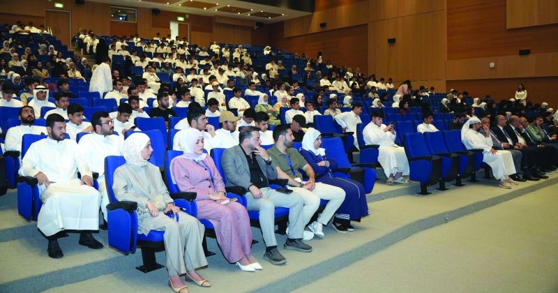 الحضور خلال اللقاء التنويري لطلبة KCST المستجدين