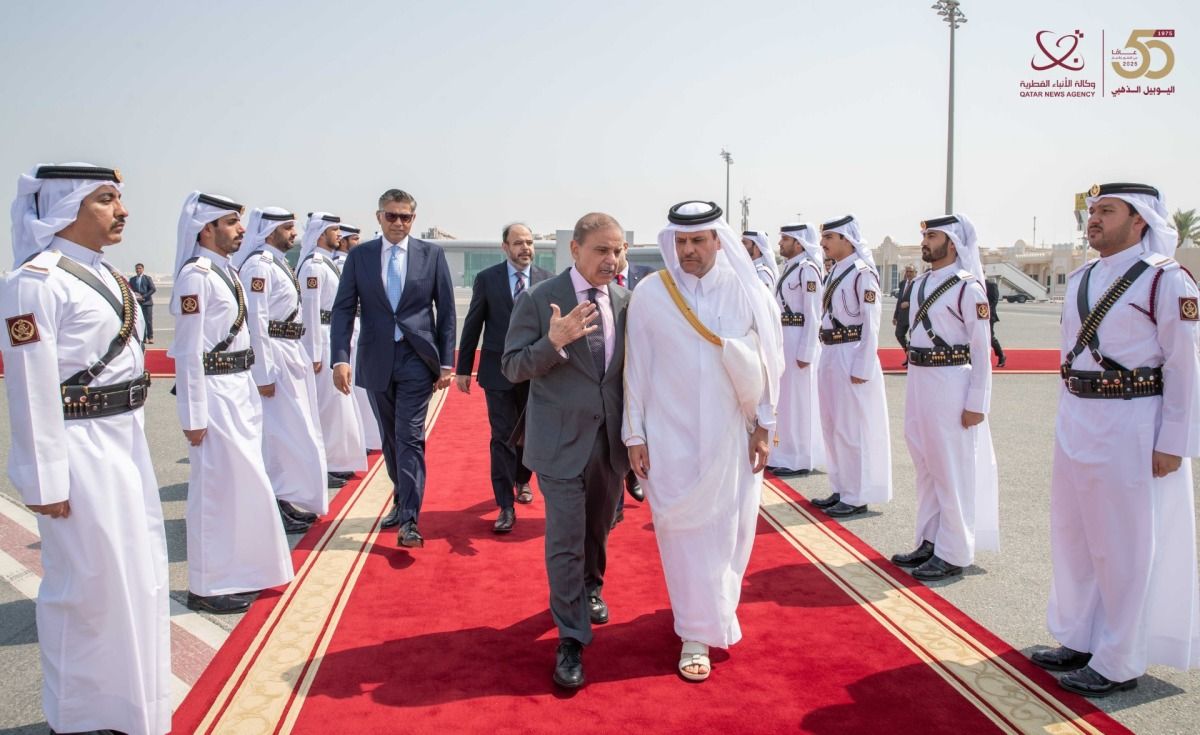 رئيس الوزراء الباكستاني يغادر الدوحة