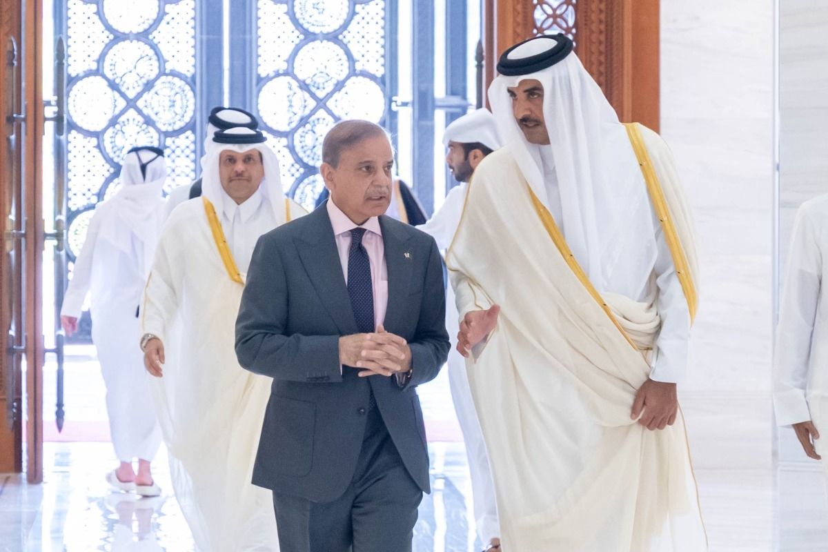 سمو الأمير يبحث مع رئيس وزراء باكستان مستجدات الأوضاع الإقليمية والدولية