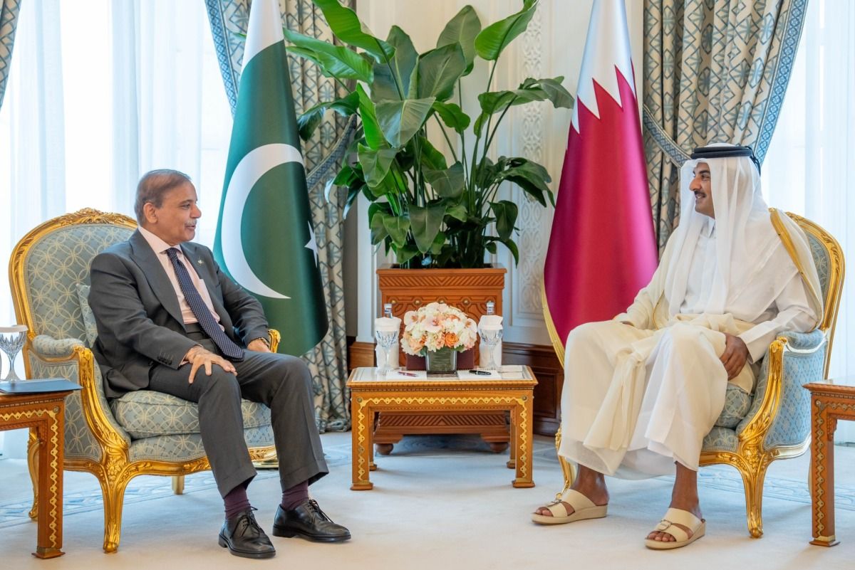 سمو الأمير ورئيس الوزراء الباكستاني يؤكدان أهمية تعزيز المسارات الدبلوماسية والسلمية لحل النزاعات