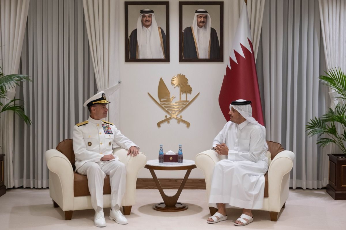 رئيس مجلس الوزراء وزير الخارجية يستقبل قائد القيادة المركزية الأمريكية