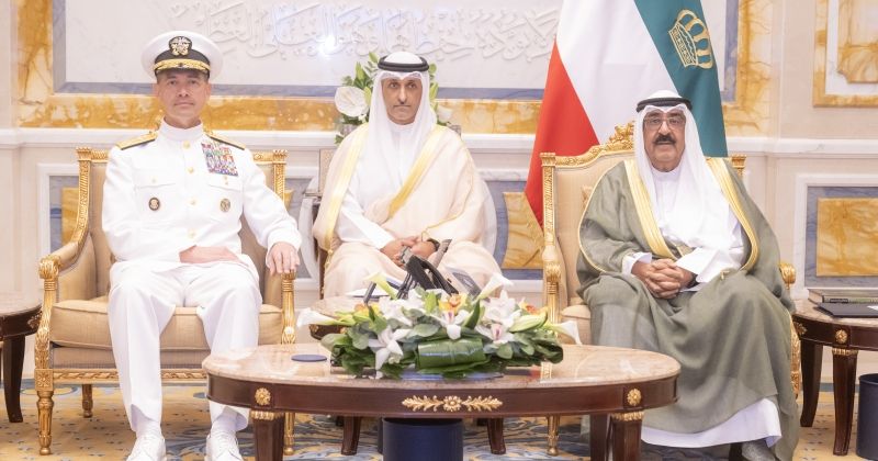 سمو الأمير يستقبل قائد القيادة الأميركية الوسطى