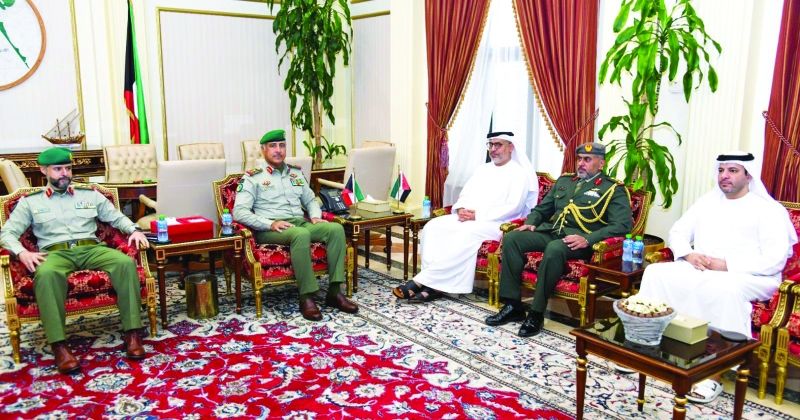 الفريق البرجس مستقبلاً السفير النيادي