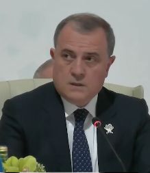 وزير خارجية أذربيجان يؤكد دعم بلاده الكامل لدولة قطر ويشيد بجهودها في الوساطة