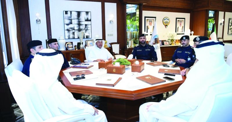 عذبي الناصر مجتمعا بقيادات الفروانية الأمنية