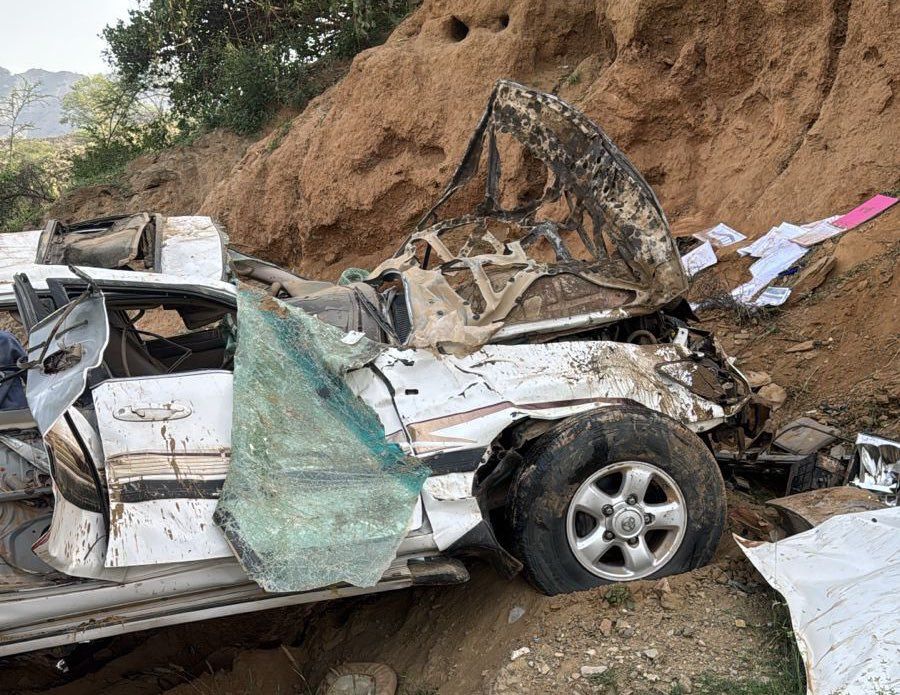 انفلقت السيارة إلى نصفين.. وفاة وإصابة ست معلمات وسائقهن في حادث بشع جنوبي السعودية