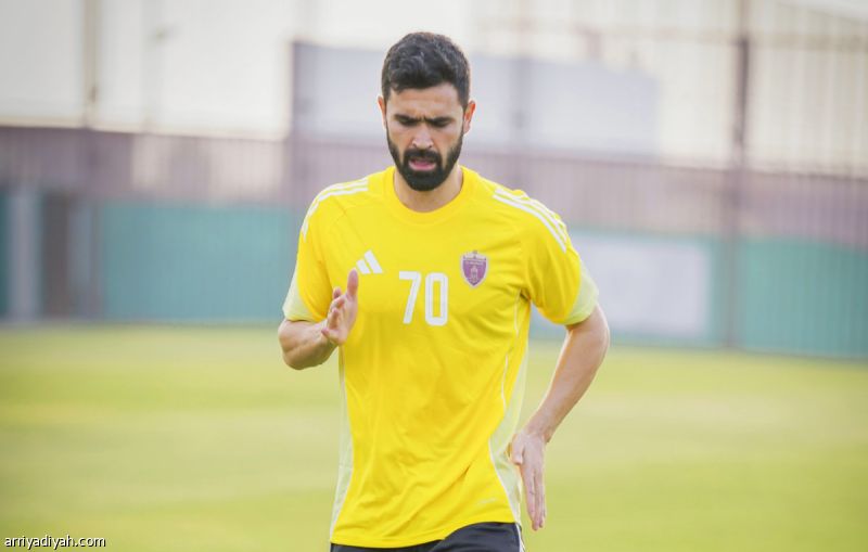 الوحدة الإماراتي.. خربين يقود 14 أجنبيّا