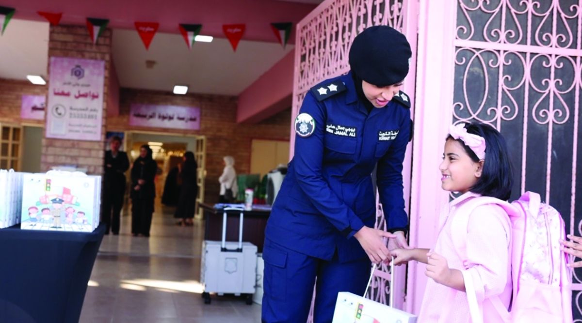 أزهار الصف الأول قصّوا شريط العام الدراسي الجديد