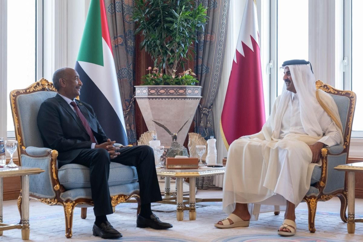 سمو الأمير يبحث مع رئيس مجلس السيادة الانتقالي السوداني الأوضاع بالمنطقة